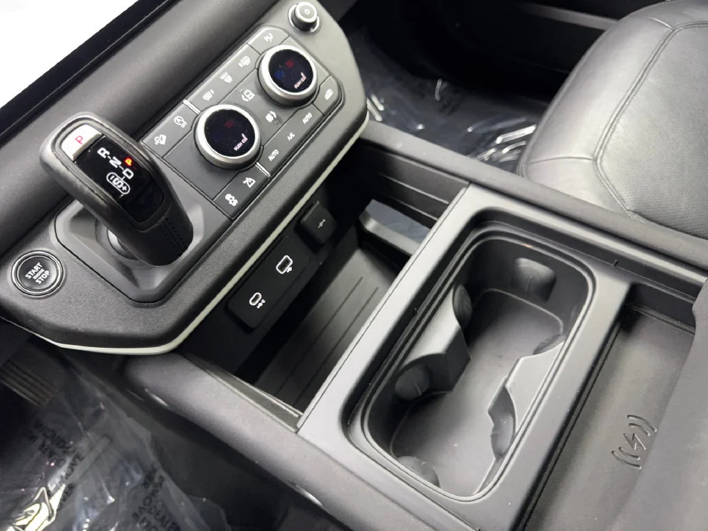 Used 2023 Blue Land Rover SE image 69