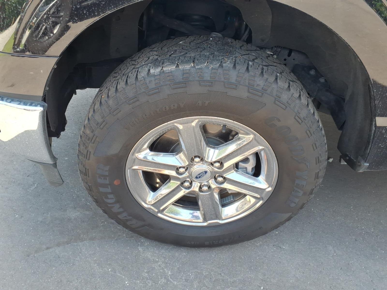 Used 2025 Black Metallic Ford XLT image 9