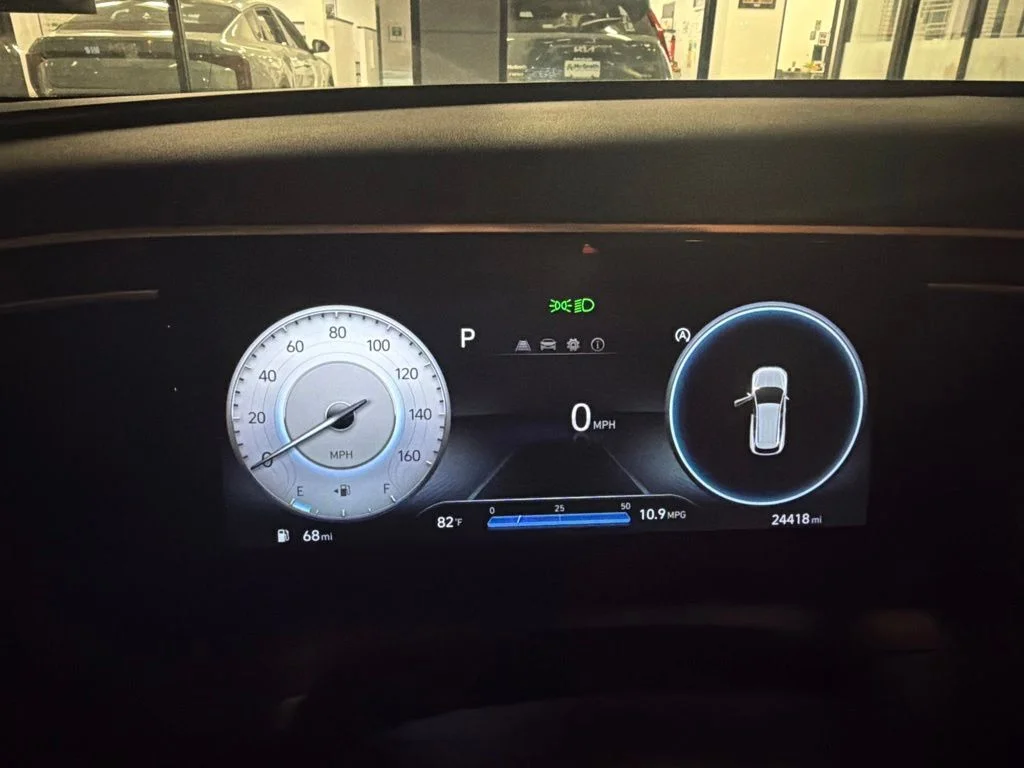 Used 2024 White Hyundai SE image 6