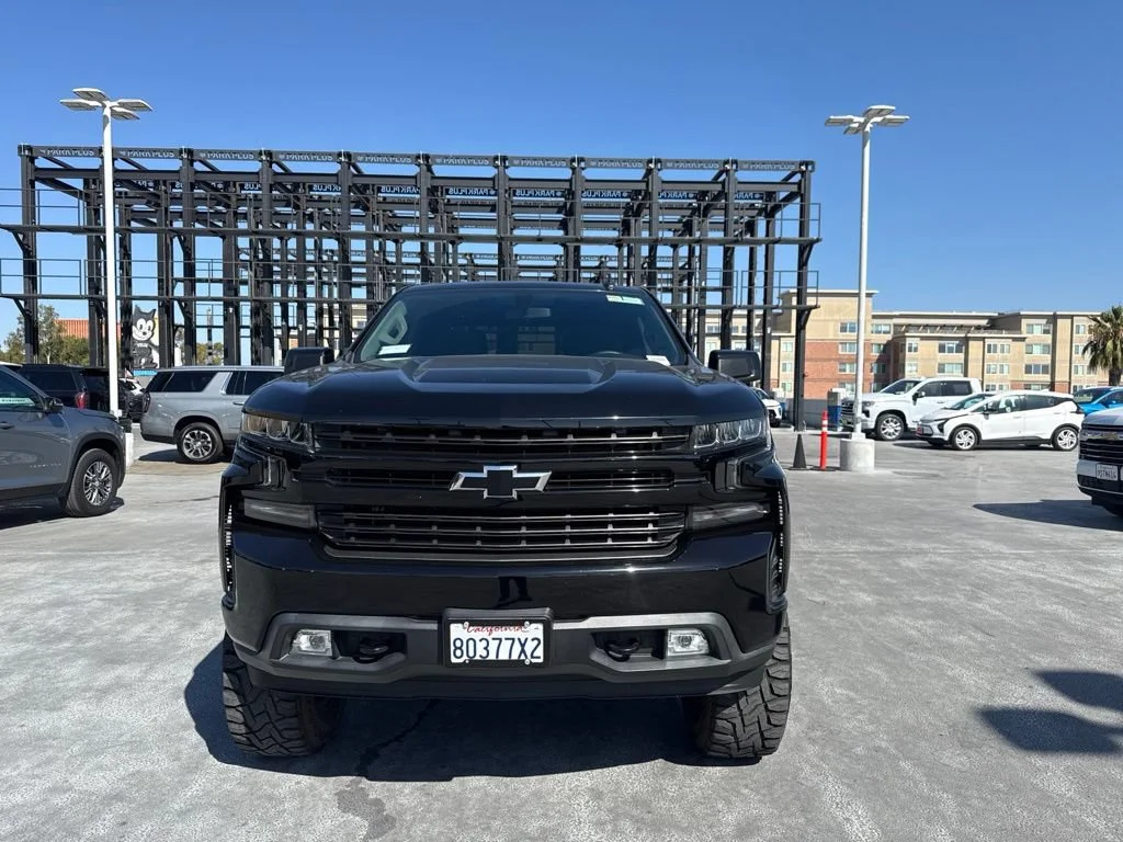 Used 2020 BLACK Chevrolet RST image 2