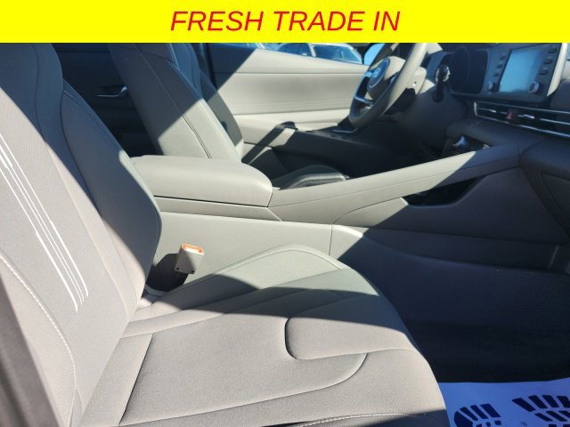 Used 2023 Black Hyundai SEL image 21