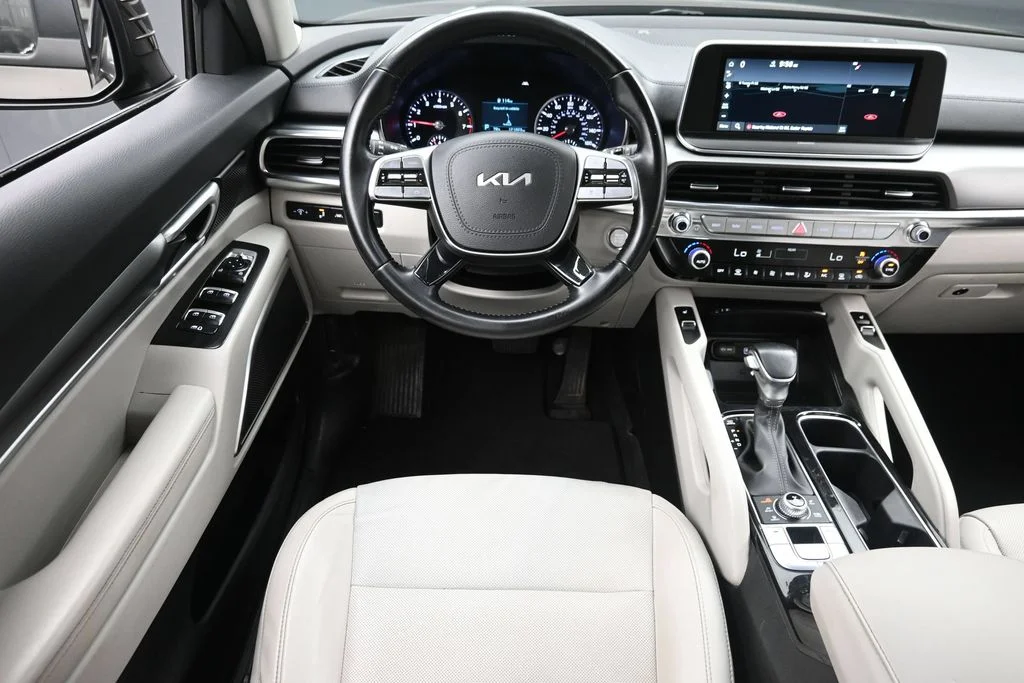 Certified Used 2022 Green Kia S image 14