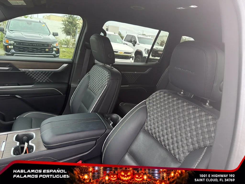Used 2024 White Frost Tricoat GMC Denali image 15