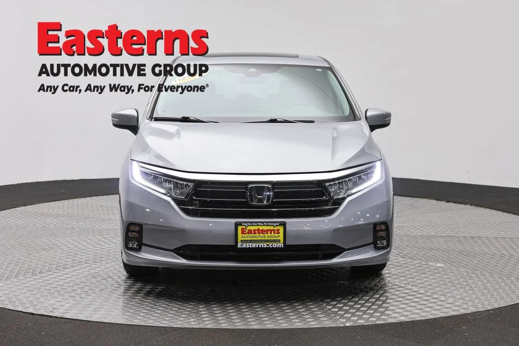 Used 2023 Silver Honda EX-L image 2