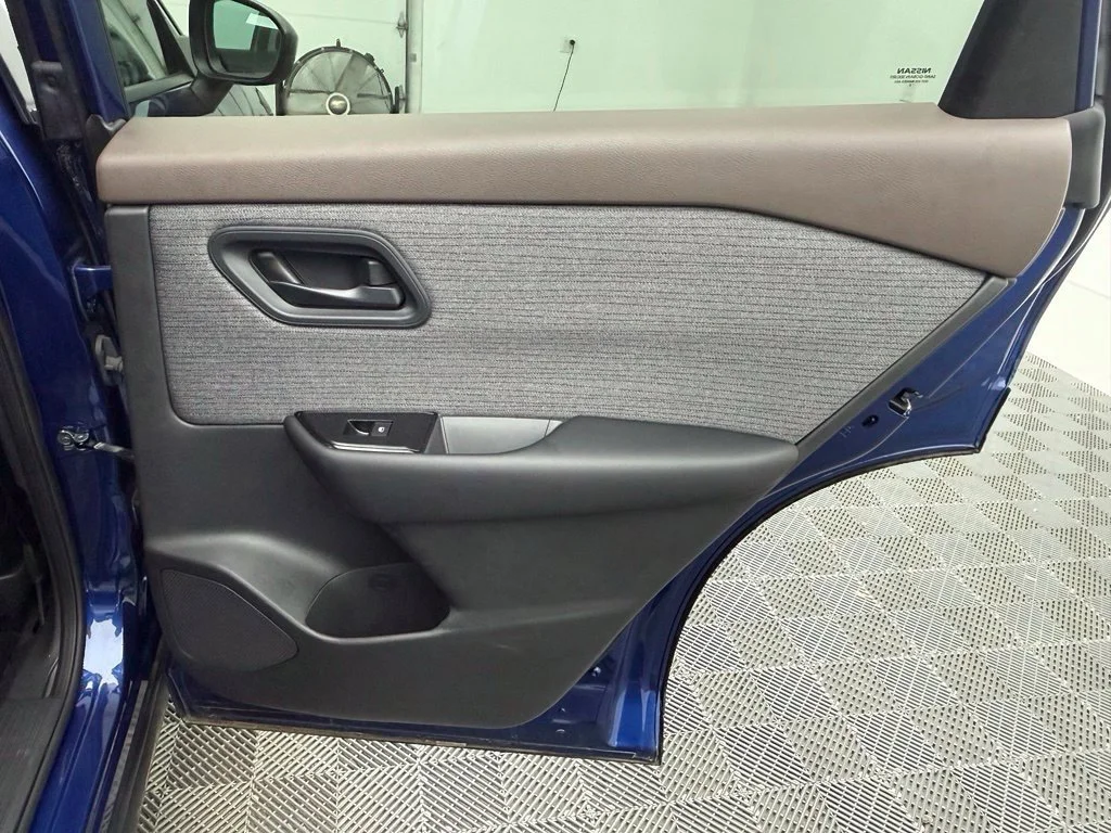 Used 2023 Blue Nissan S image 32