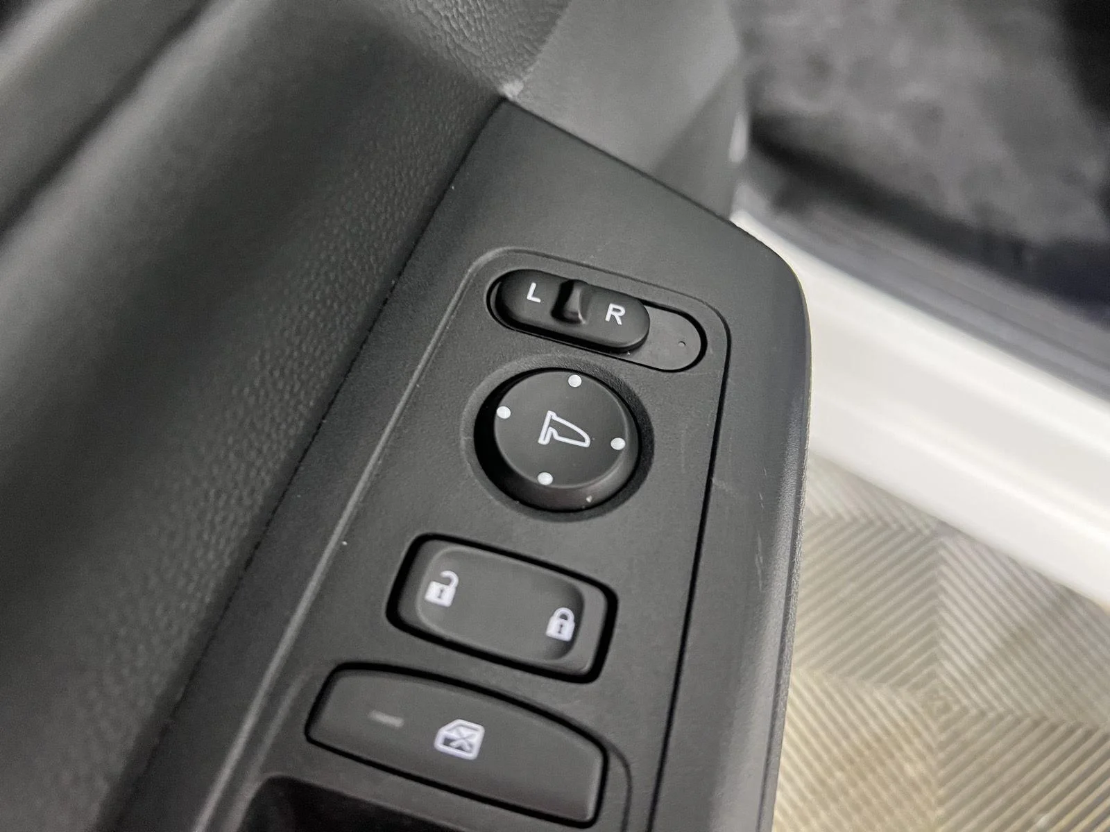 Used 2023 Platinum White Pearl Honda LX image 17