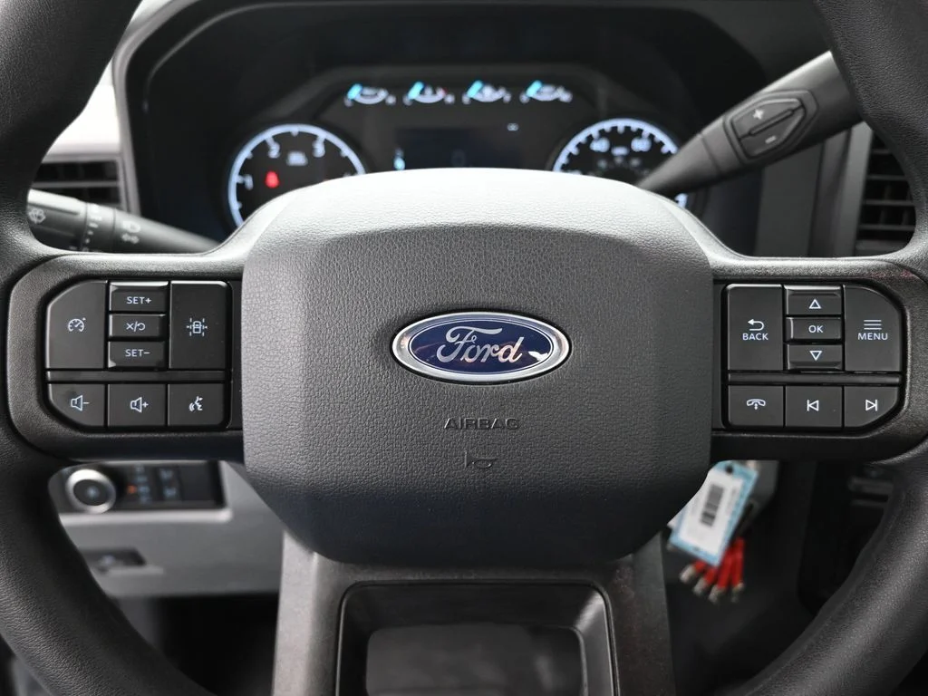 New 2025 Oxford White Ford XL image 9