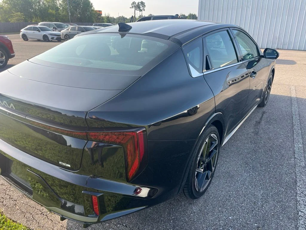 Used 2025 Aurora Black Kia GT-Line image 3