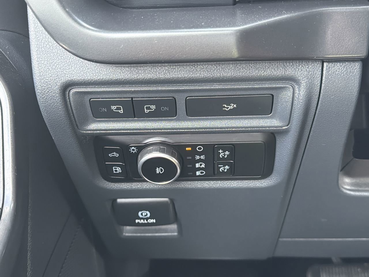 Used 2024 Silver Metallic Ford XLT image 26
