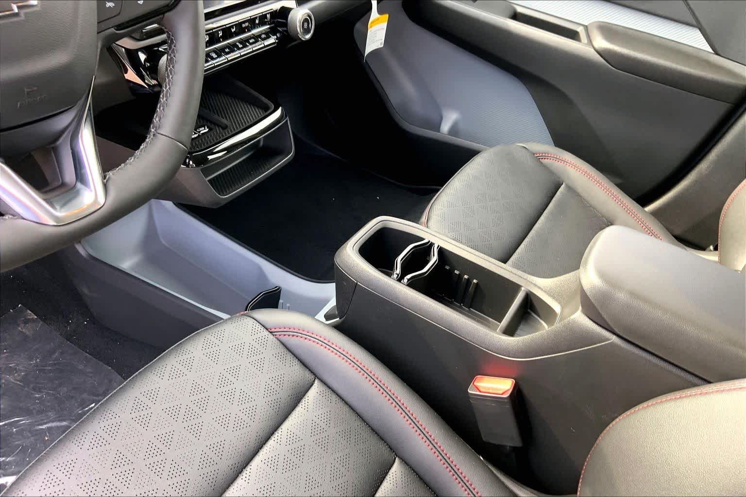 2027 Chevrolet Bolt RS - Photo 8