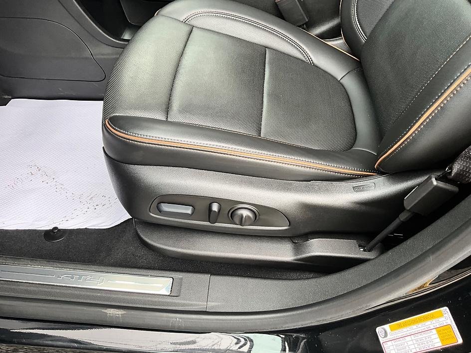 Used 2023 Black GMC AT4 image 17