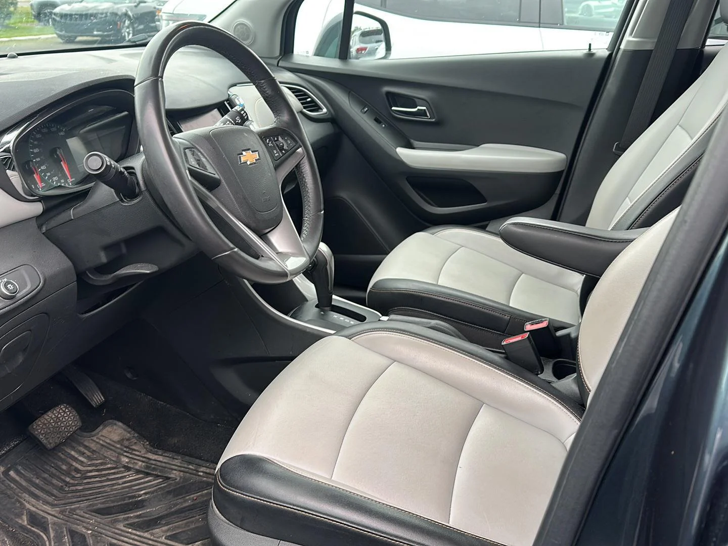 Used 2022 Shadow Gray Metallic Chevrolet LT image 6