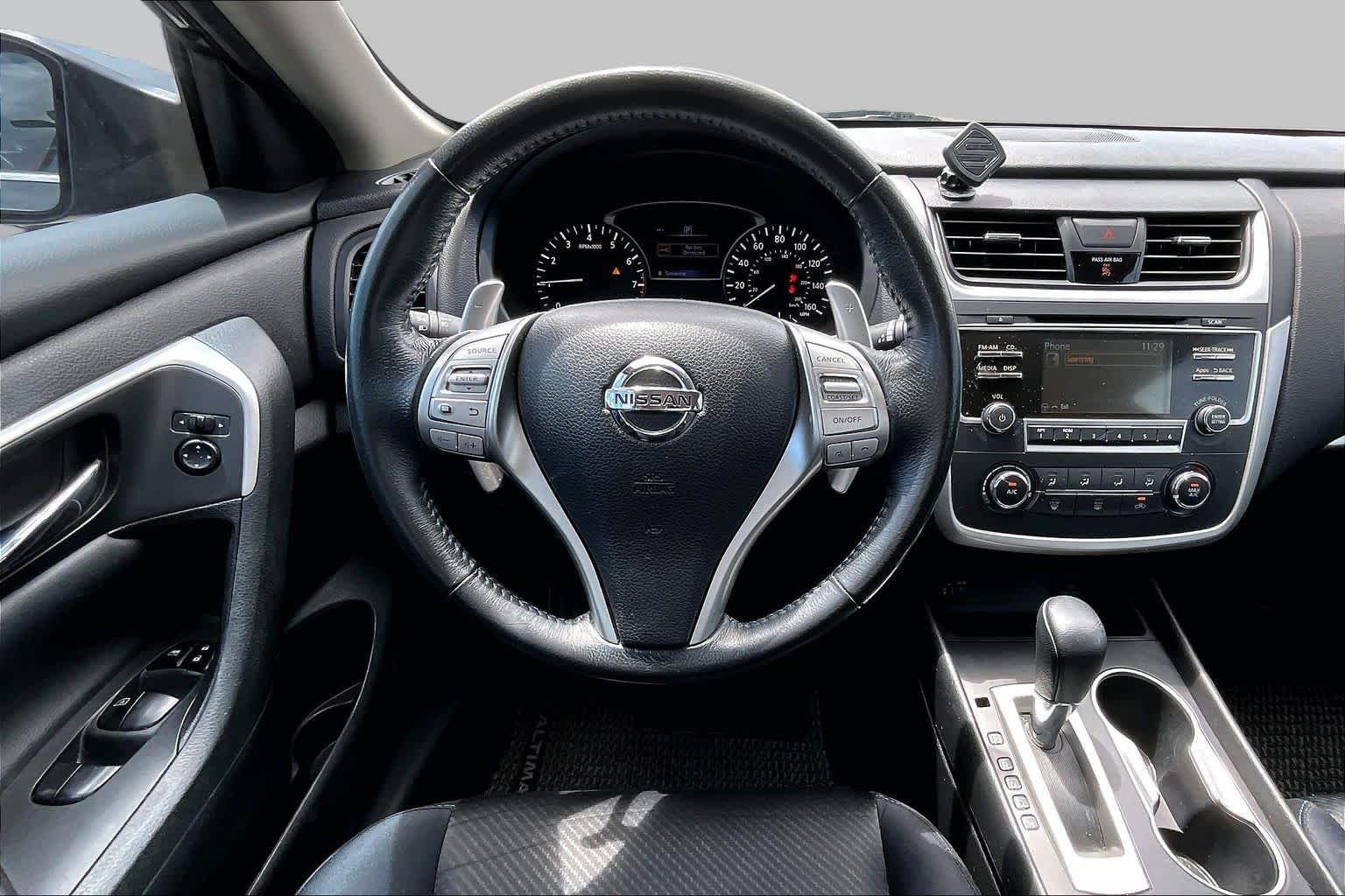 Used 2016 Super Black Nissan 2.5 SR image 6
