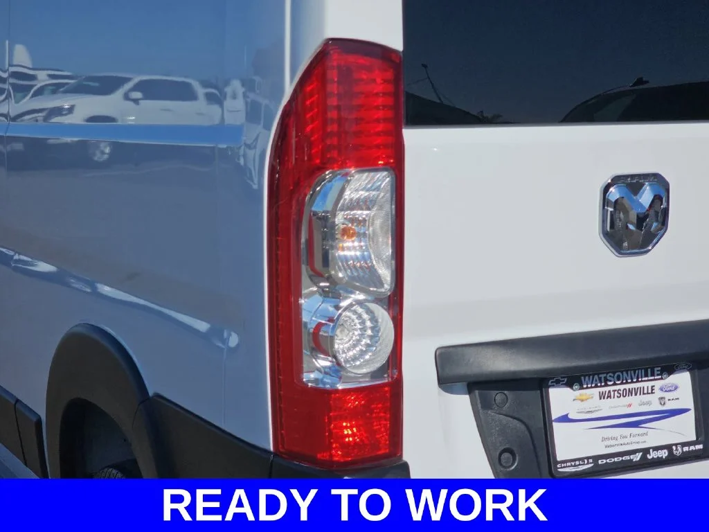 Used 2025 White Ram Base image 40
