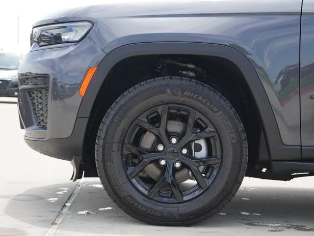 New 2026 Baltic Gray Metallic Clear-Coat Exterior Paint Jeep Altitude image 5