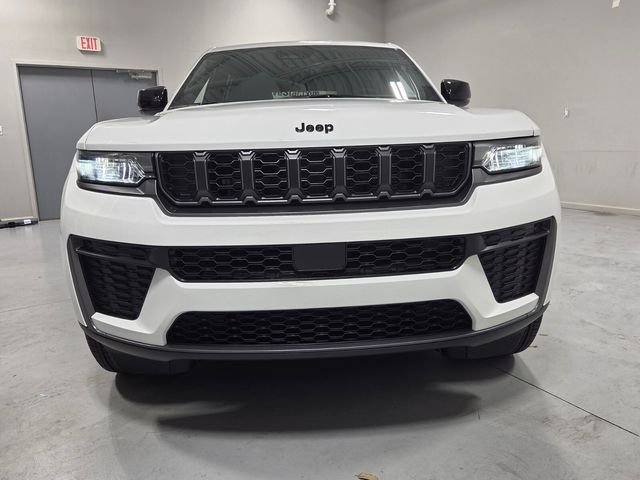 New 2026 Bright White Clear-Coat Exterior Paint Jeep Altitude image 2