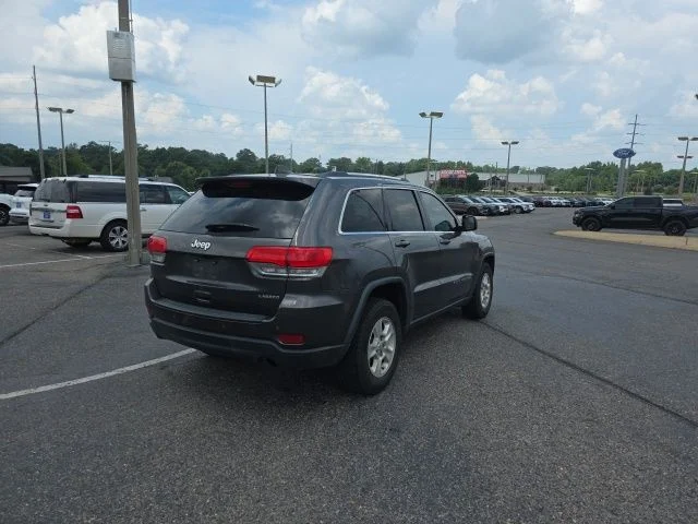 Used 2017 Crystal Metallic Jeep Laredo image 3