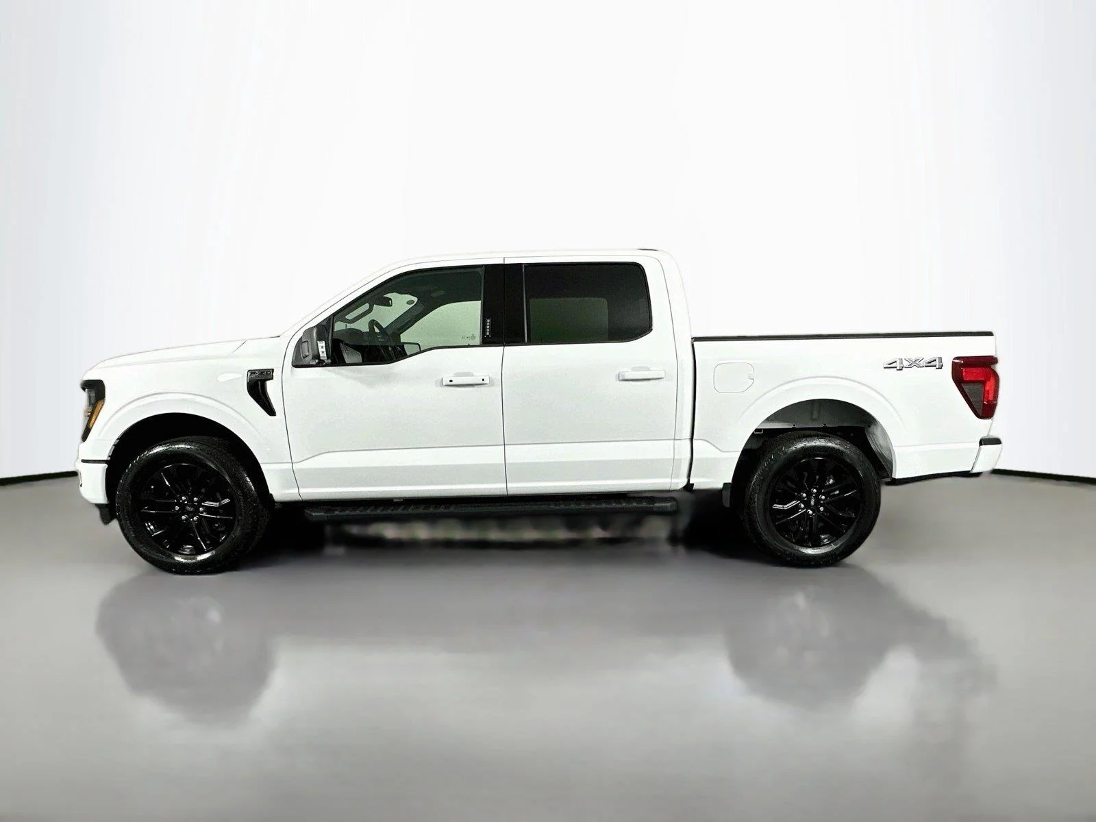 Used 2024 Oxford White Ford XLT image 8