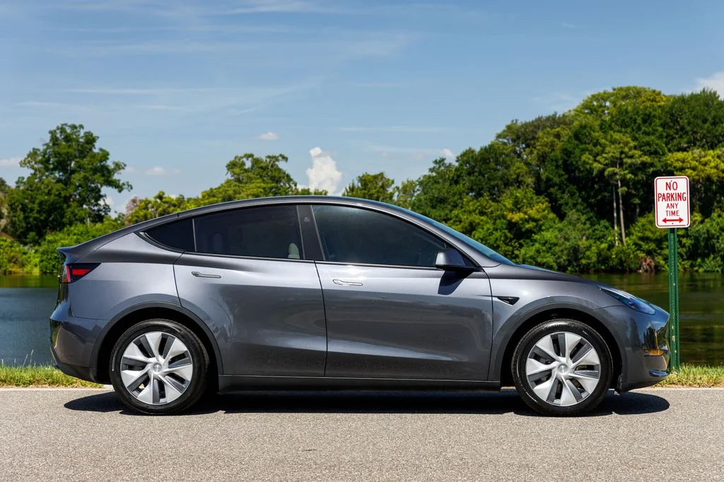 Used 2023  Tesla Long Range image 2