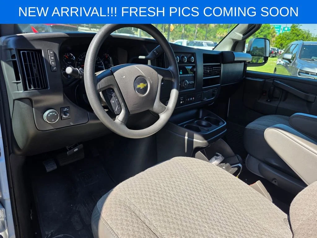 Used 2025 Summit White Chevrolet 1LT image 8