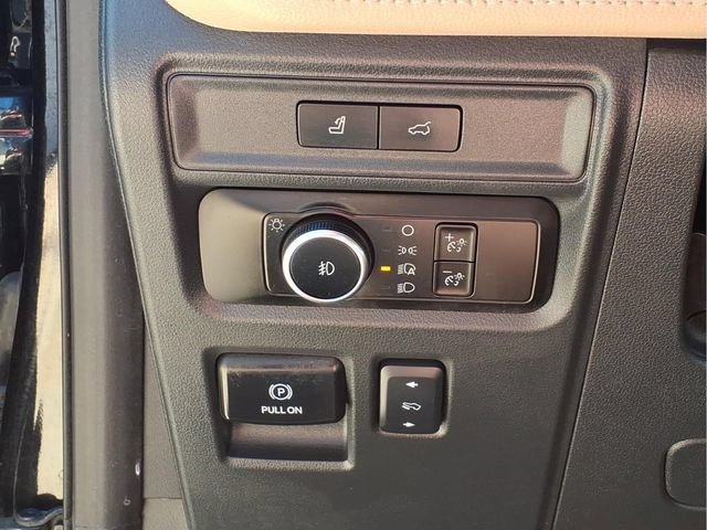 Used 2024  Ford Limited image 17