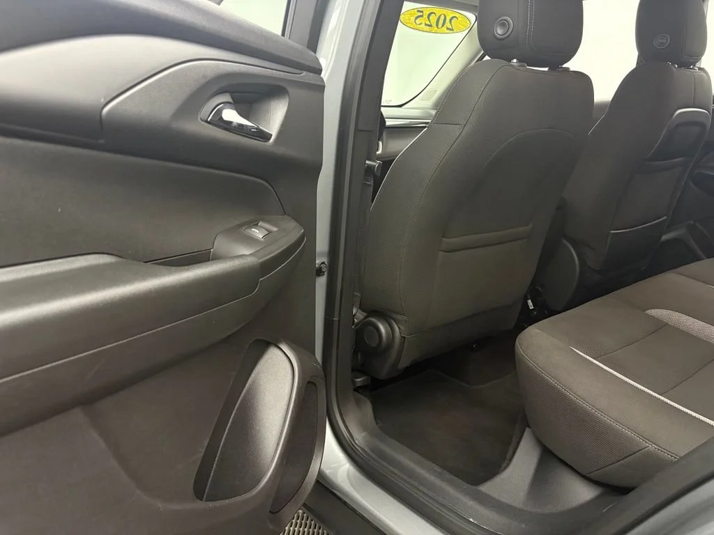 Used 2025 Sterling Gray Metallic Chevrolet LT image 31