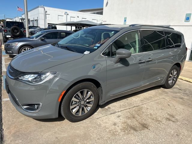 2020 Chrysler Pacifica Hybrid Touring L's photo