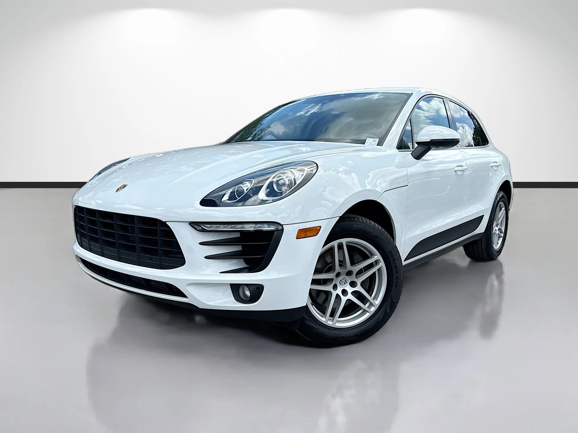 2018 Porsche Macan -'s photo