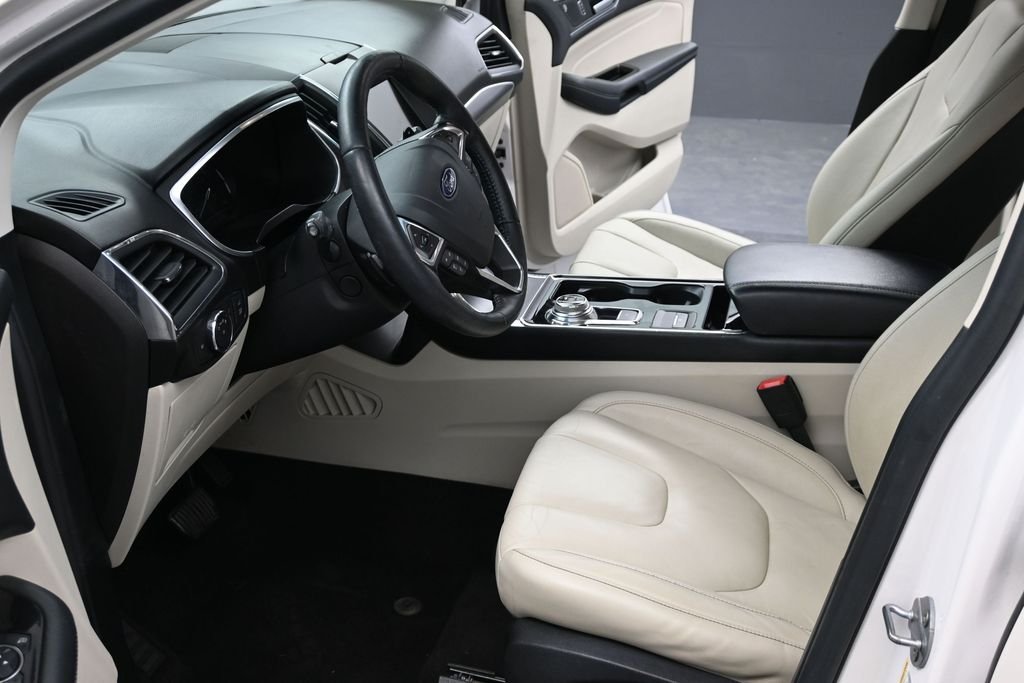 Used 2019 White Ford Titanium image 9