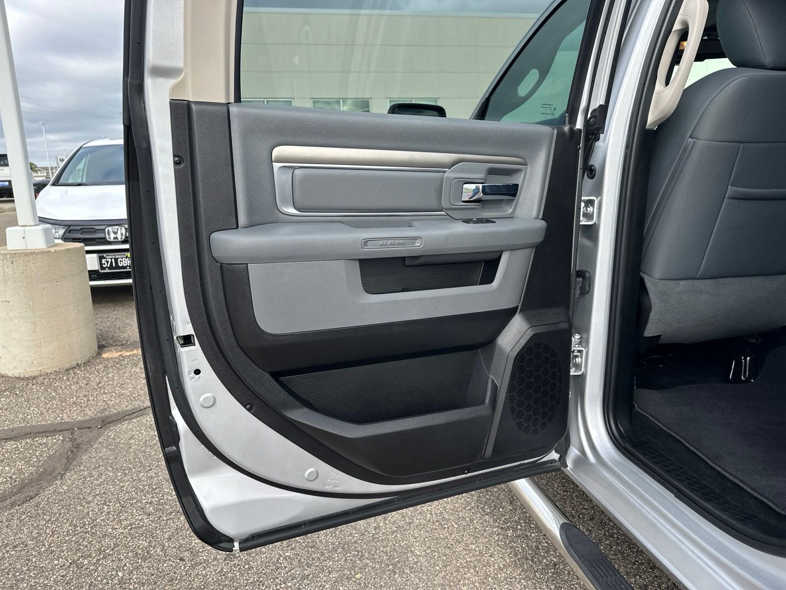 Used 2017 Silver Ram Big Horn image 27