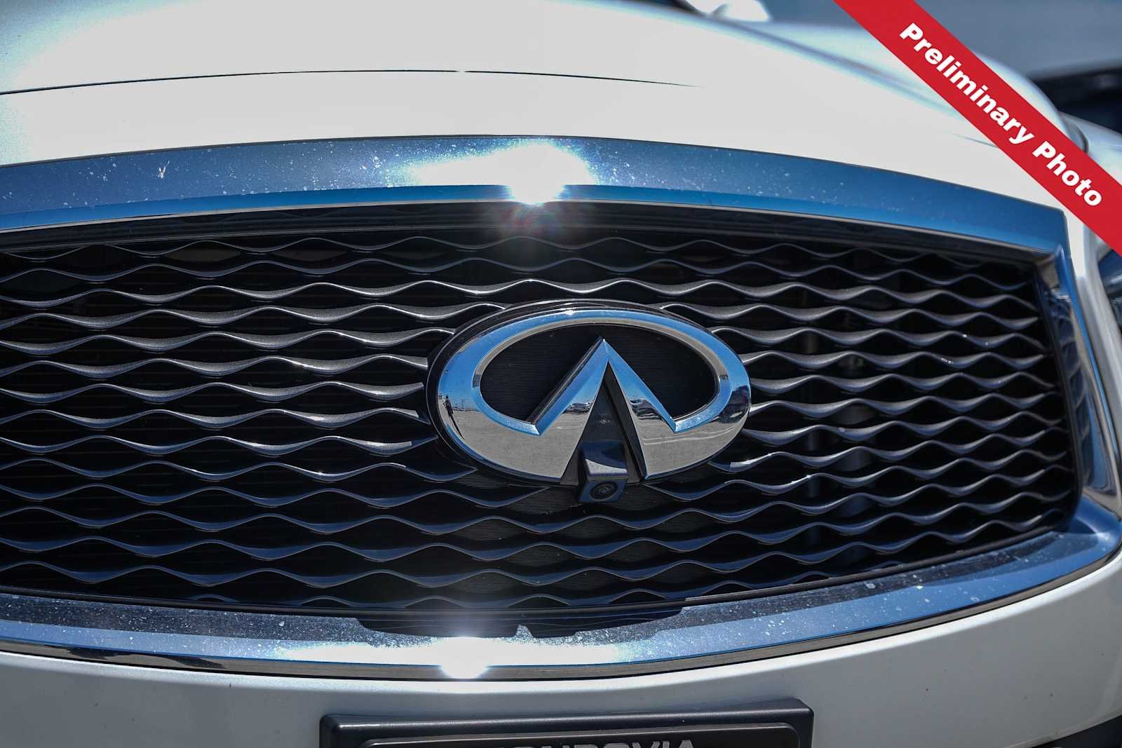 Used 2019 Majestic White INFINITI LUXE image 5