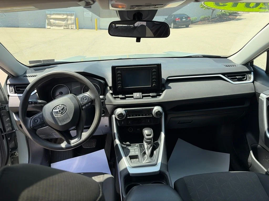 Used 2019 Silver Toyota XLE image 13