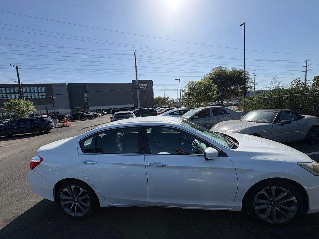Used 2013 White Orchid Pearl Honda Sport image 5