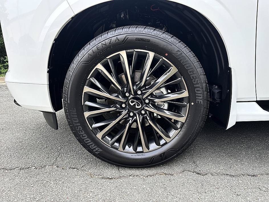 New 2027 Radiant White/Black Obsidian INFINITI AUTOGRAPH image 8