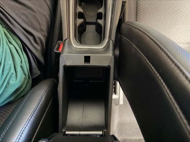 Used 2022 Velvet Jeep Latitude image 41