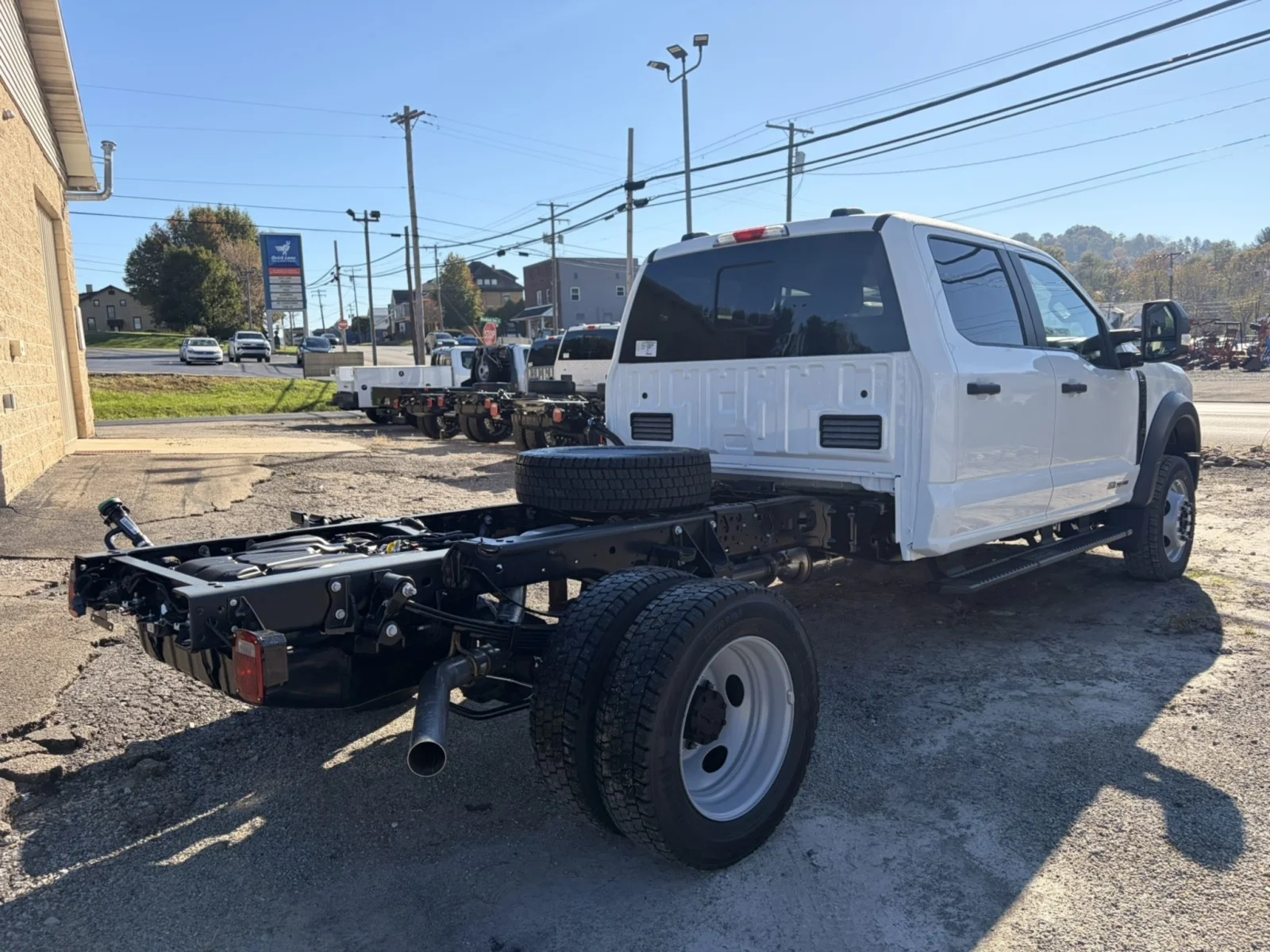 New 2027 Oxford White Ford XL image 7