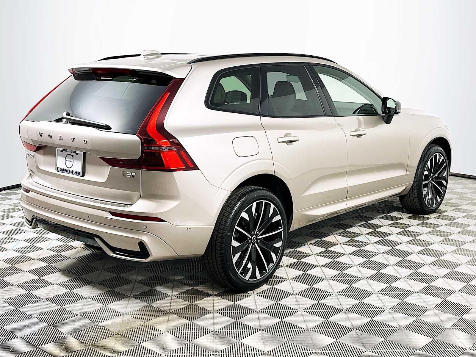 New 2026 Bright Dusk Volvo Ultra image 7