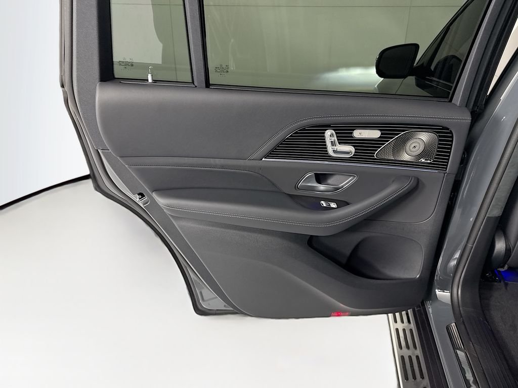 New 2026 MANUFAKTUR Silicon Grey Mercedes-Benz GLS 63 AMG® image 28