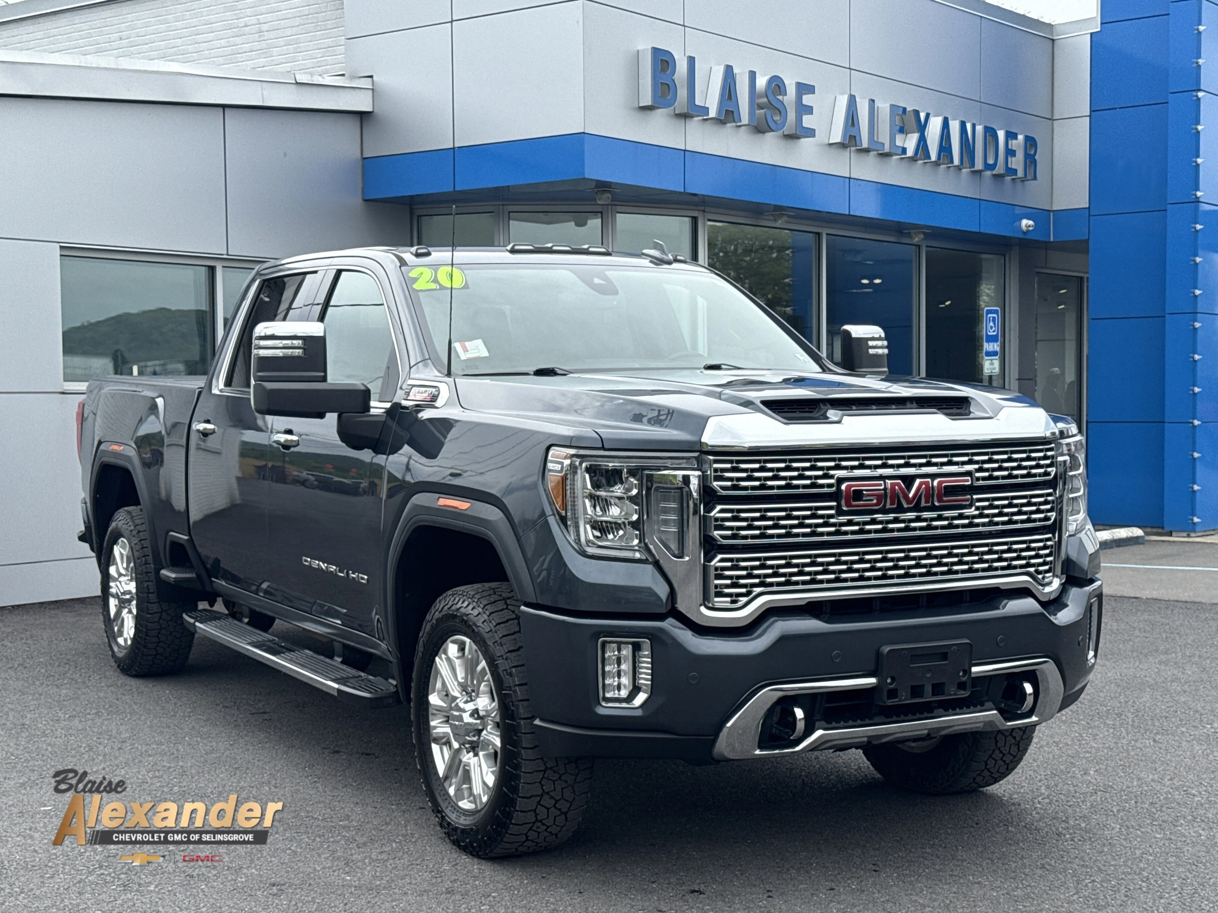 2020 GMC Sierra 4WD Crew Cab Standard Box Denali's photo