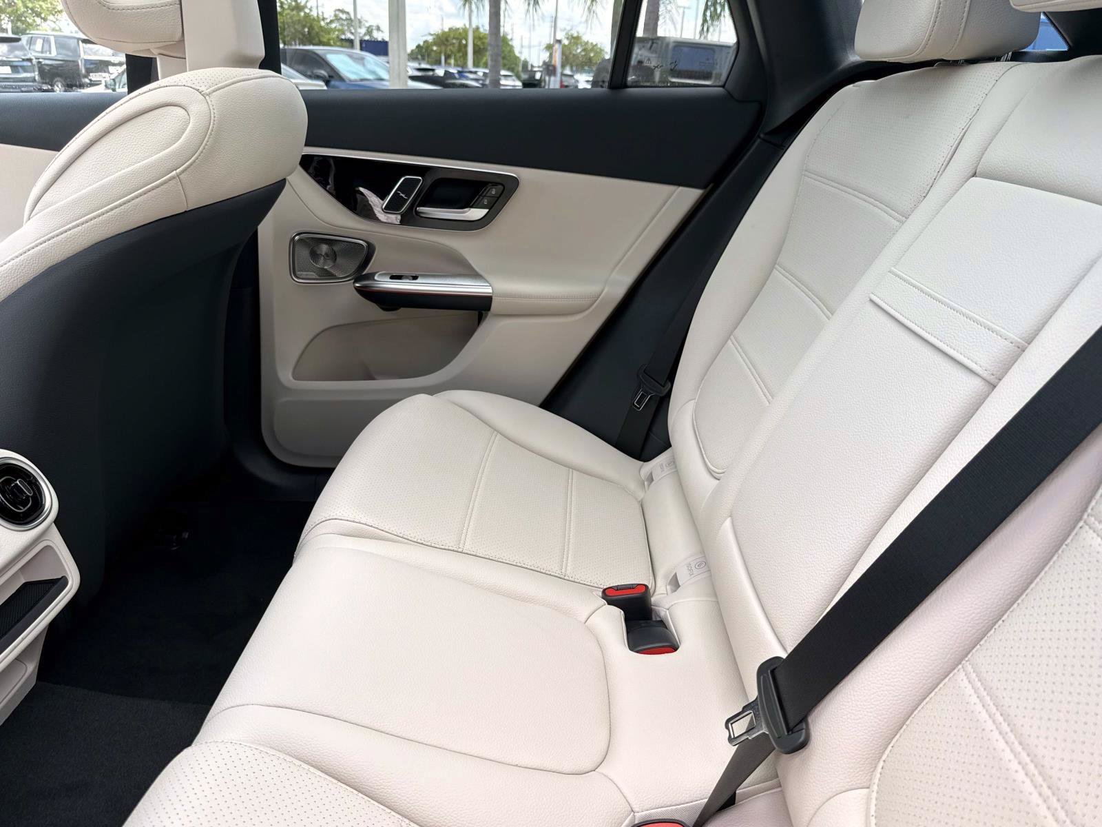 New 2027 Polar White Mercedes-Benz 300 SUV image 14