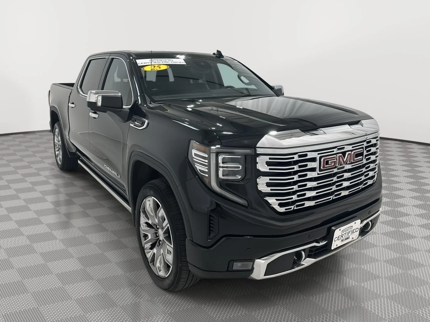 Used 2025 Onyx Black GMC Denali image 7