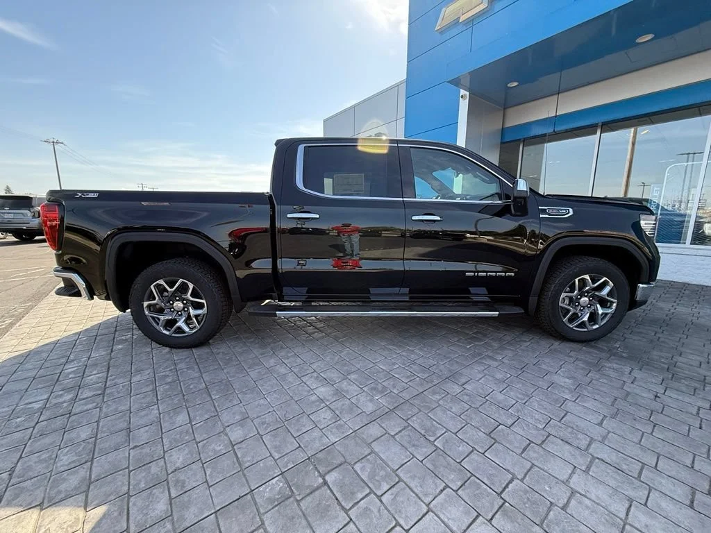 New 2026 Onyx Black GMC SLT image 13