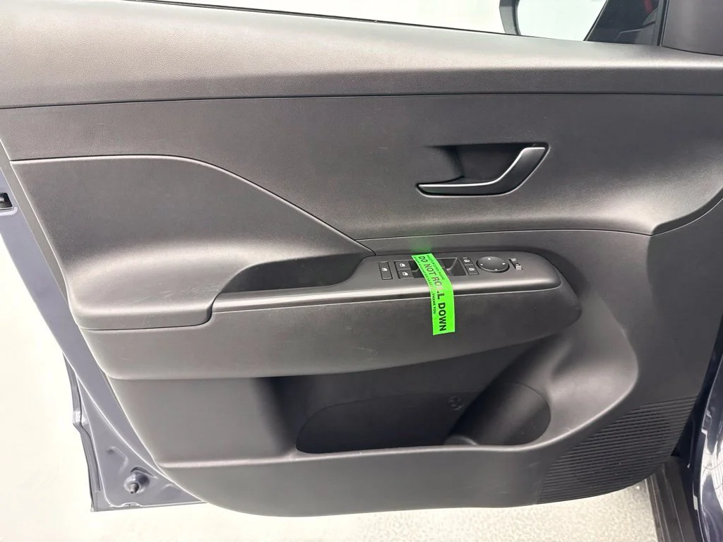 2024 Hyundai Kona SEL SUV Slide 15