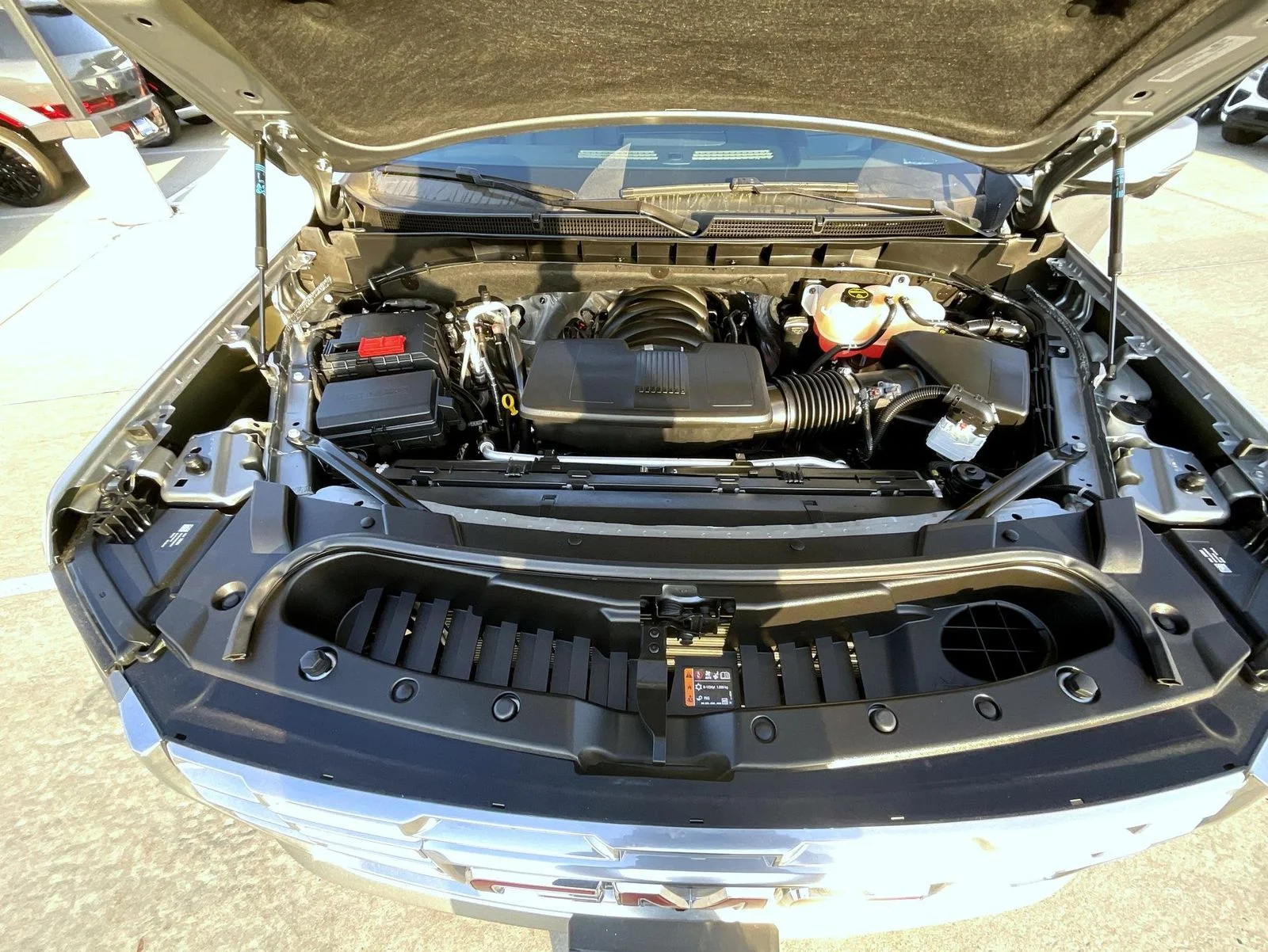 Used 2025 Silver GMC Denali image 26