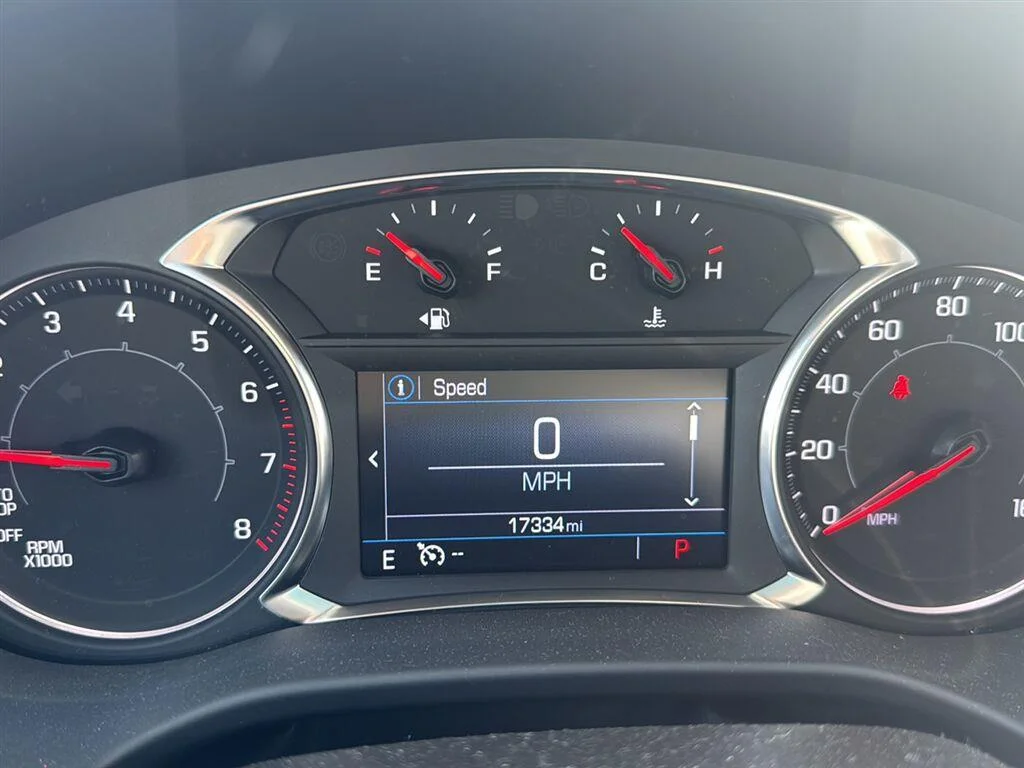 Used 2023 Sterling Metallic GMC SLE image 9