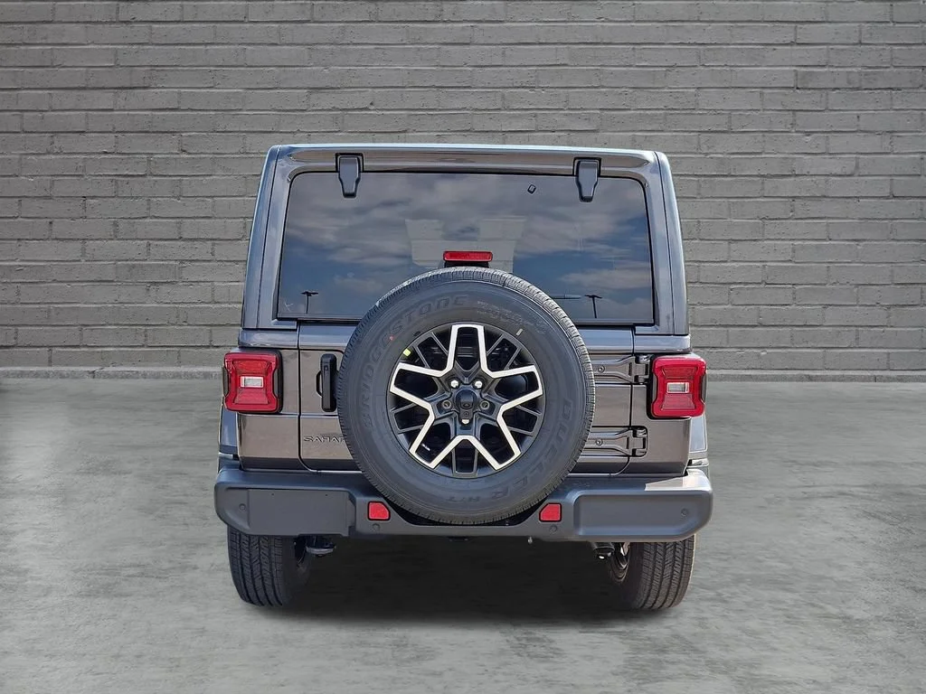 New 2027 Granite Crystal Metallic Clearcoat Jeep Sahara image 7