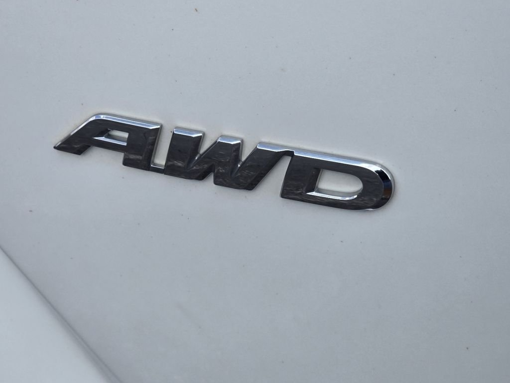Used 2022 White Honda EX image 17