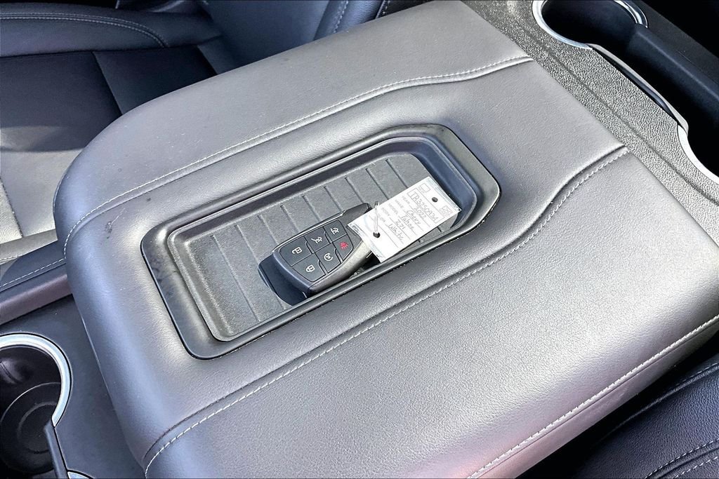 Used 2022 White Chevrolet Z71 image 10
