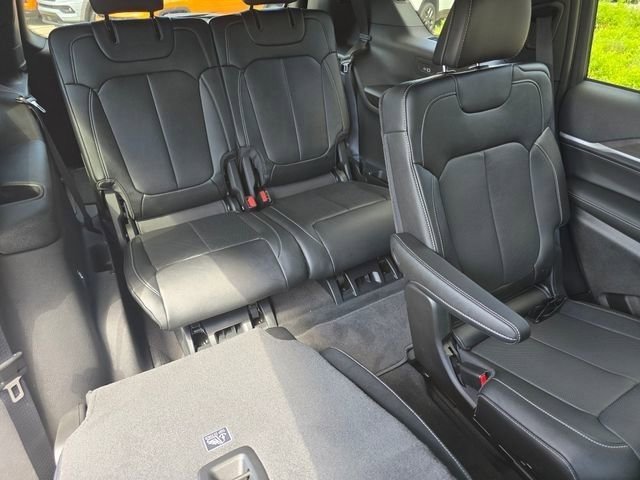 New 2026 Diamond Black Crystal Pearl-Coat Exterior Paint Jeep Limited Reserve image 36