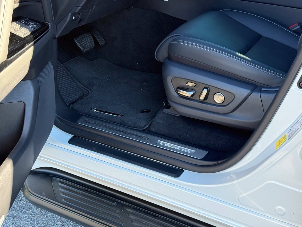 2026 Lexus LX 700h Luxury - Photo 19